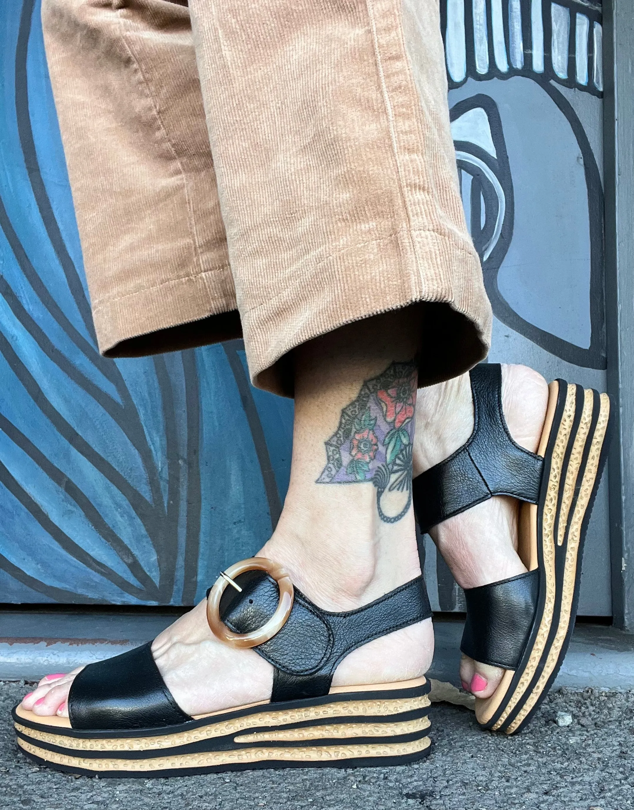 Cubbie Leather Wedge Sandal - Black