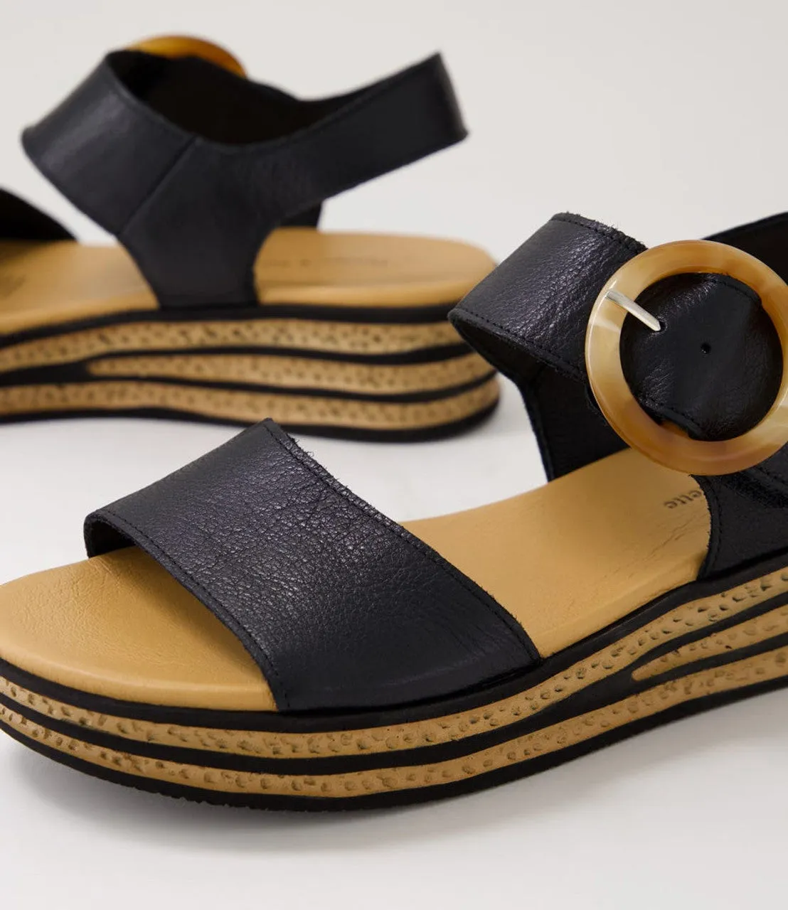 Cubbie Leather Wedge Sandal - Black