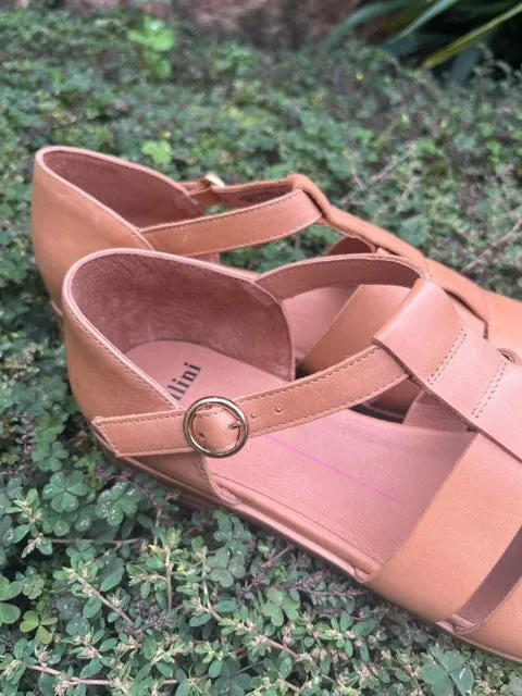 Quizzed Sandal - Camel